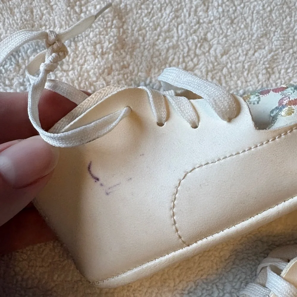 Vintage Newborn/Infant Embroidered Shoe, Soft White W Floral Embroidery